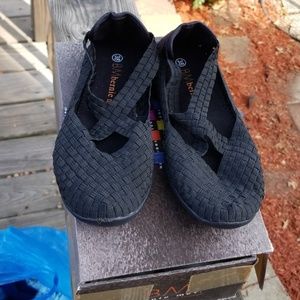 38 Bernie mav black flats